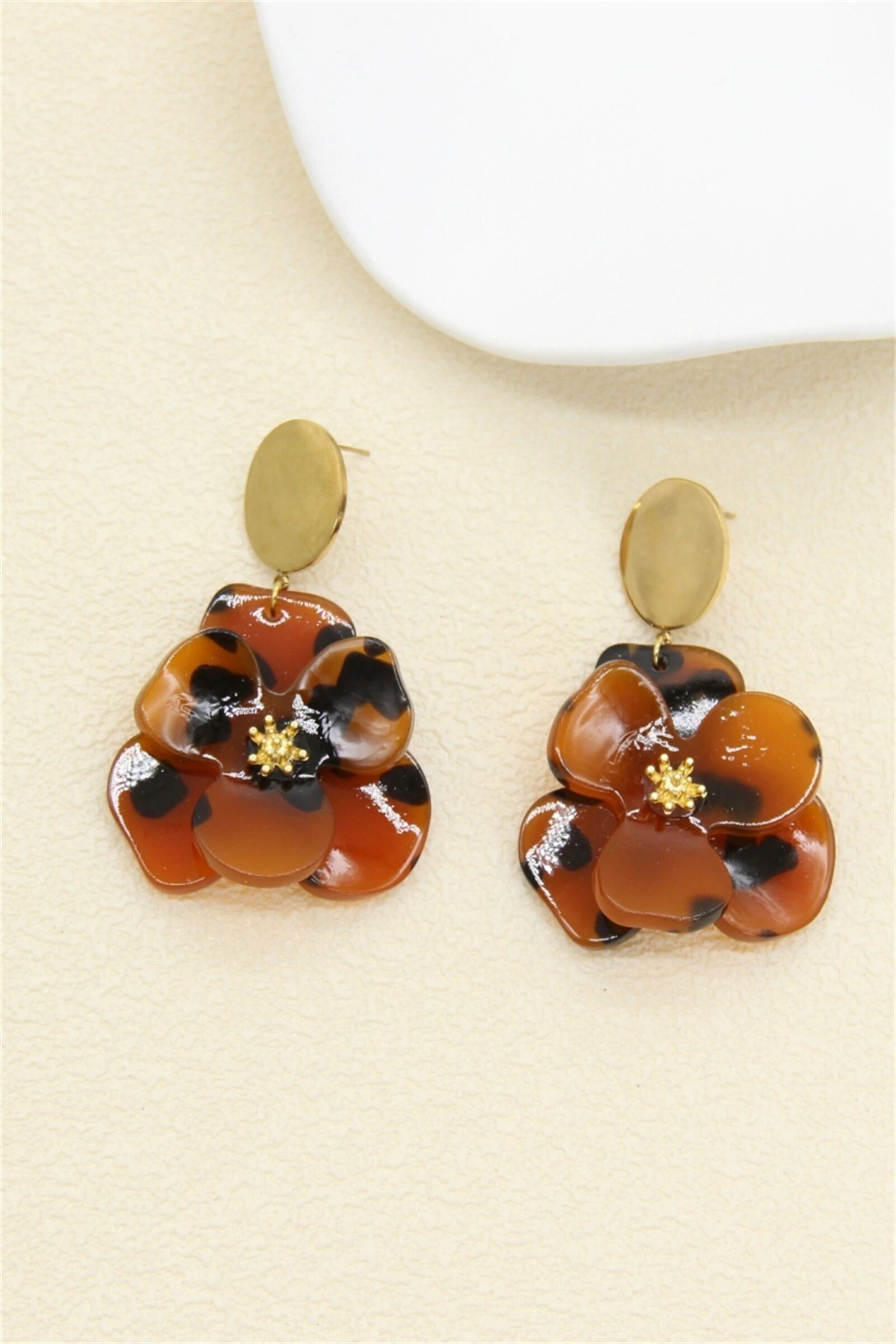 Ohrringe mit Leopardenmuster und Harzblumen – Trendiger und ausdrucksstarker Stil