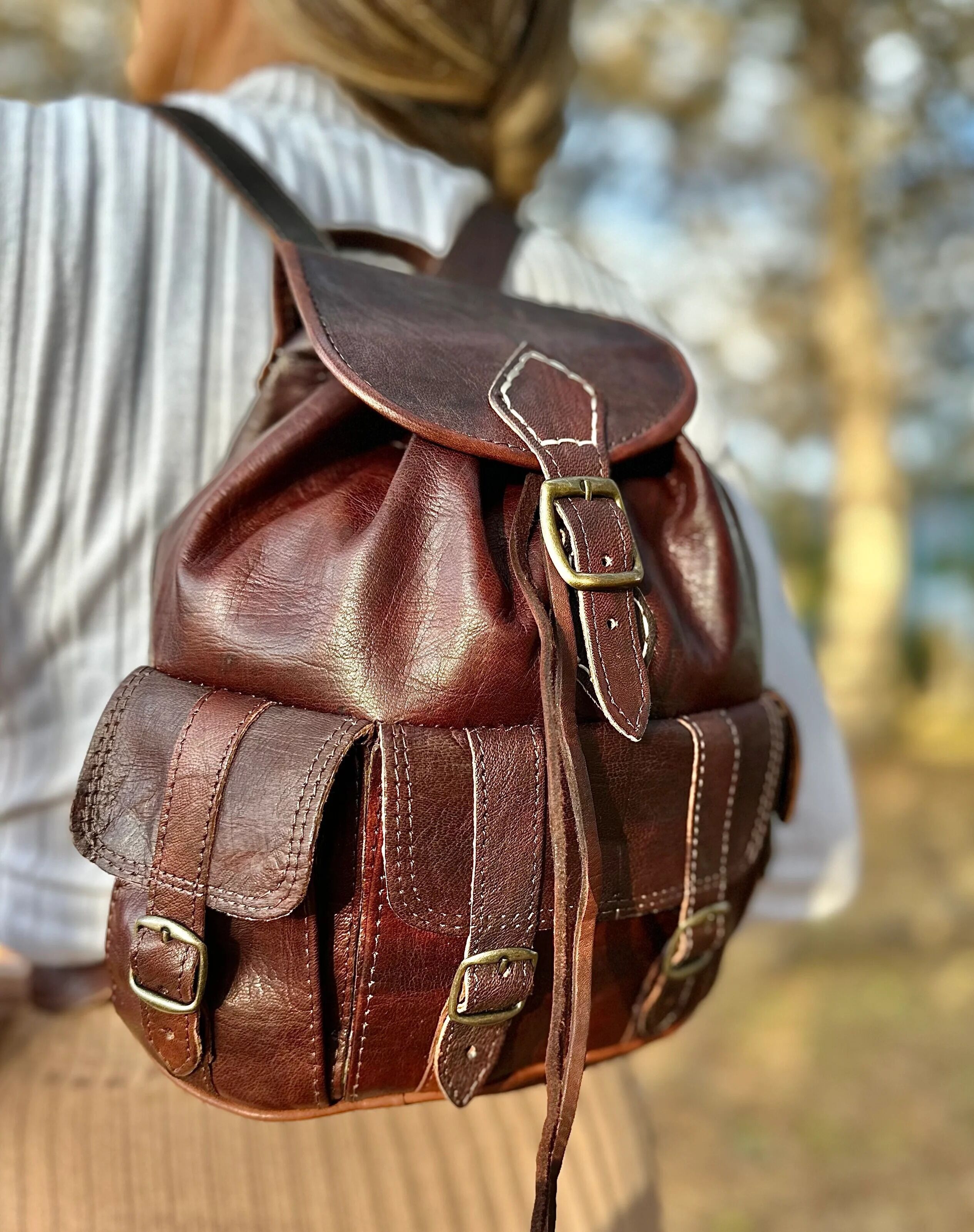 Zaino piccolo in pelle Sierra – Pelle di capra lavorata a mano in marrone scuro | 3 colori