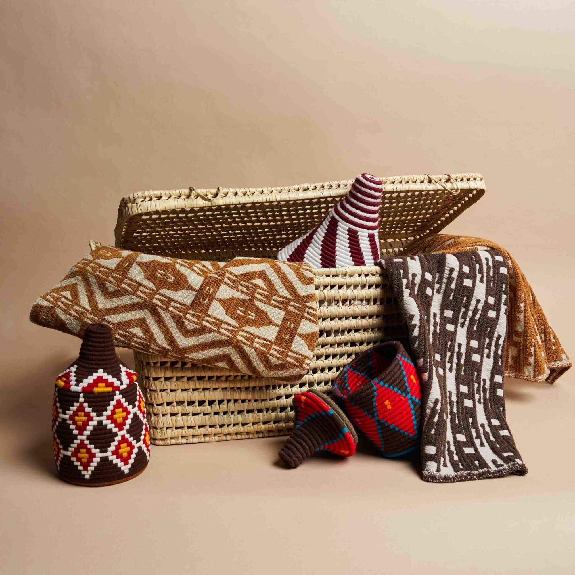 'Ard Trunk Large – Baule portaoggetti in foglie di palma intrecciate a mano con coperchio e maniglie