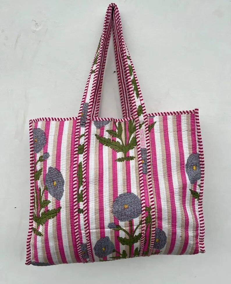 Borsa da trasporto in cotone trapuntato ecologico per la spesa quotidiana riutilizzabile. Imbottitura morbida. Borsa da trasporto in tessuto trapuntato e stampato.