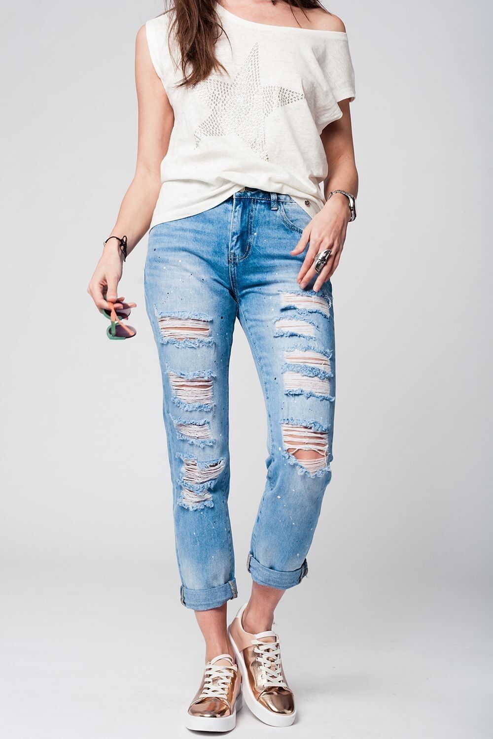 Mom-Jeans mit extremen Rissen