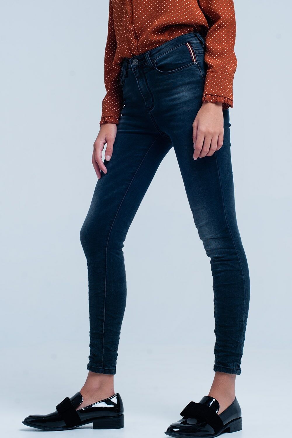 Schwarze, zerknitterte Skinny-Jeans mit hoher Taille