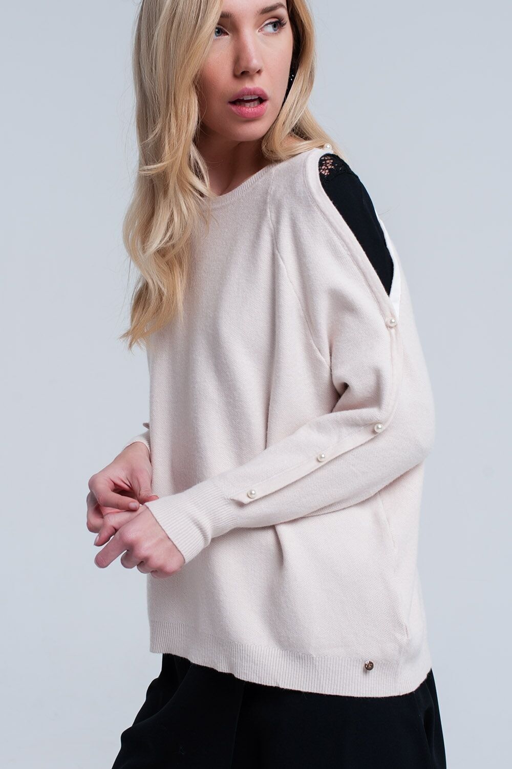 Pink pale knitted sweater with pearl detail