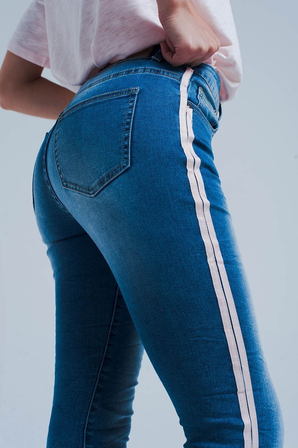Röhrenjeans mit Seitennahtstreifen