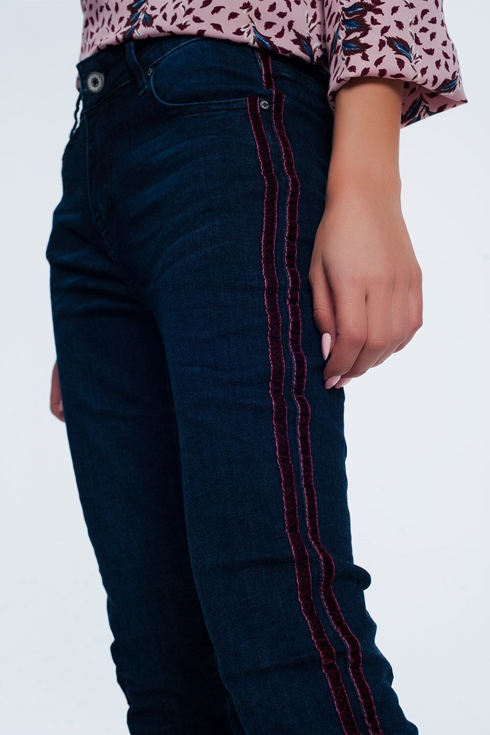 skinny jeans with sports red stripes