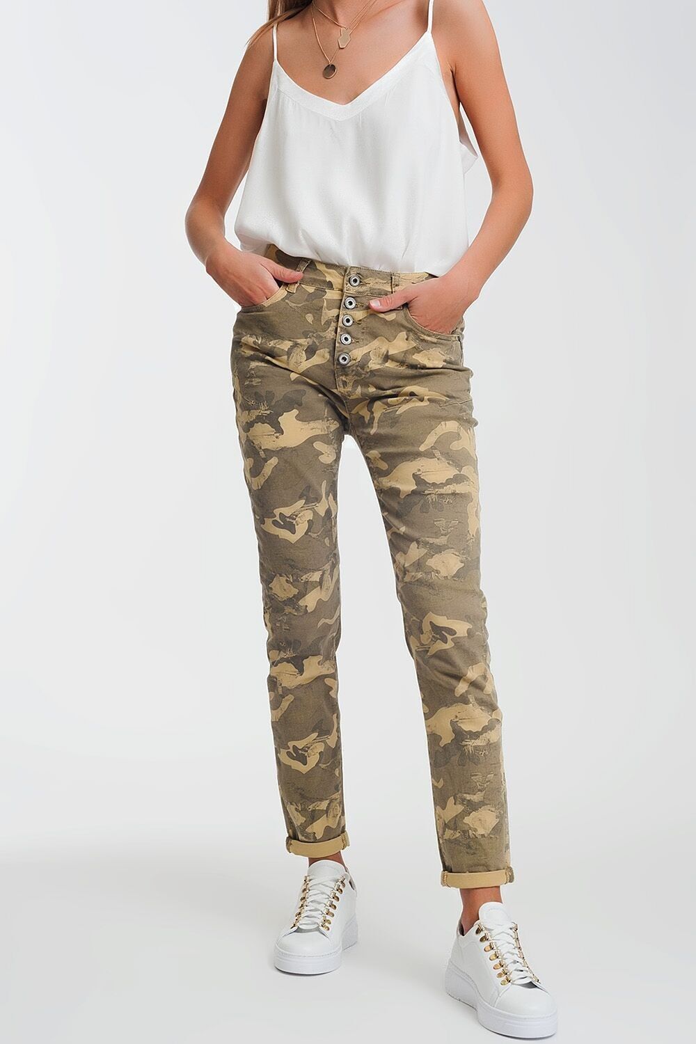 Boyfriend-Hose mit Camo-Print