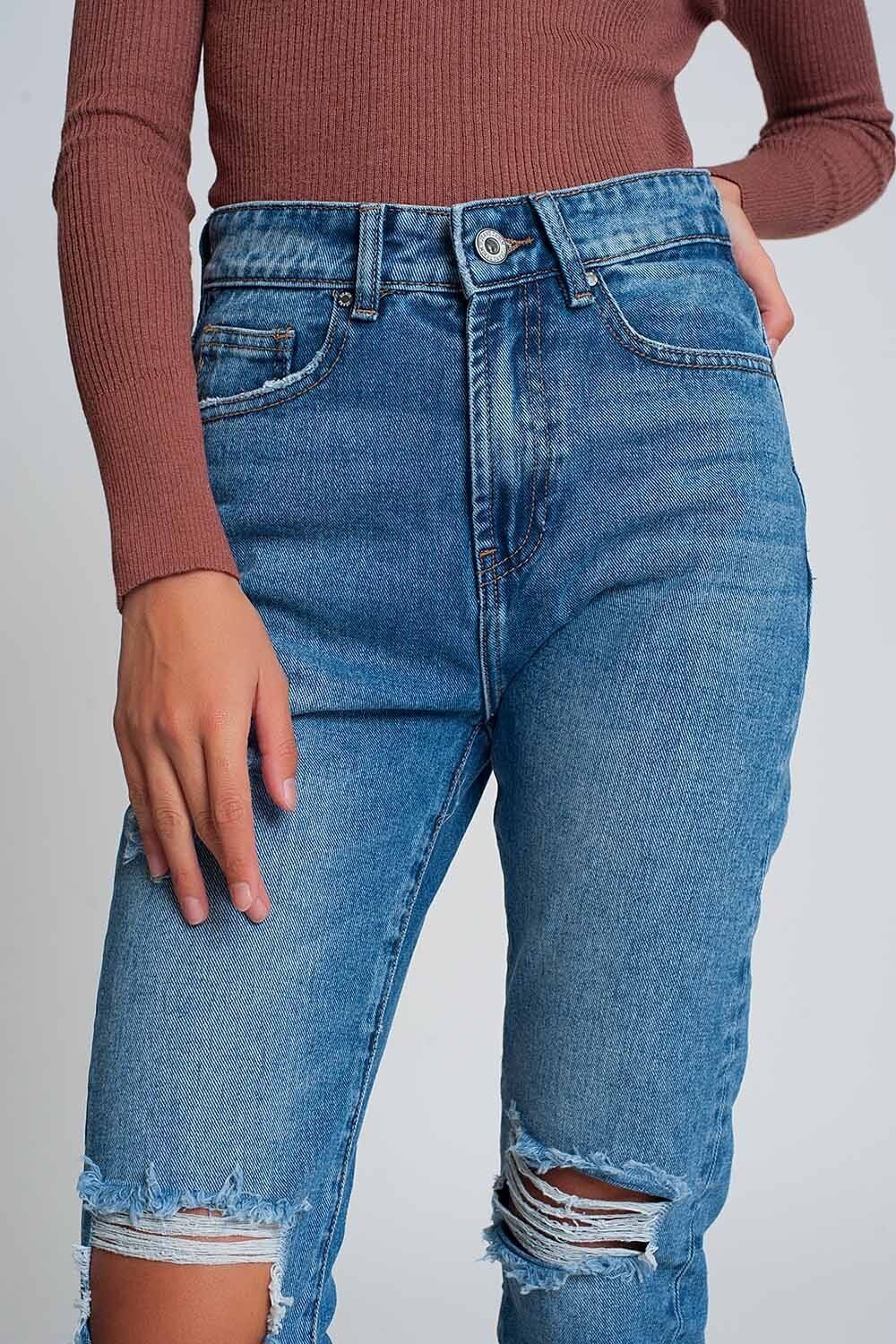 Mom-Jeans mit hoher Taille und zerrissenen Knien in dunklem Waschblau