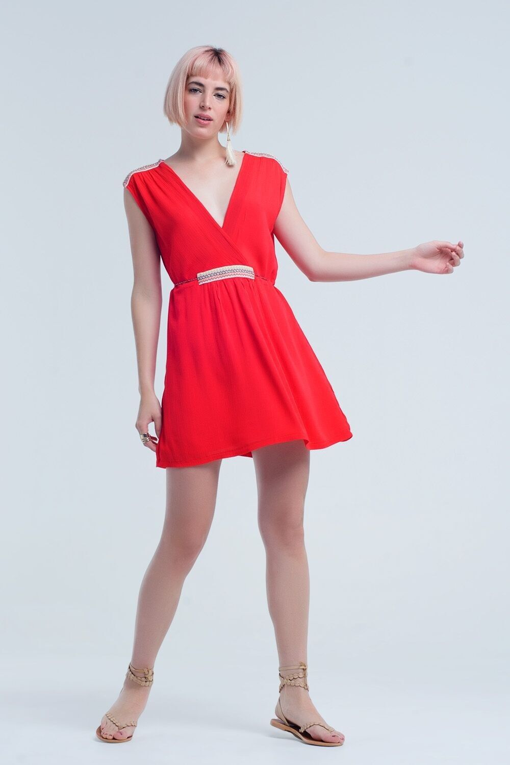 Rotes Minikleid mit Stickerei