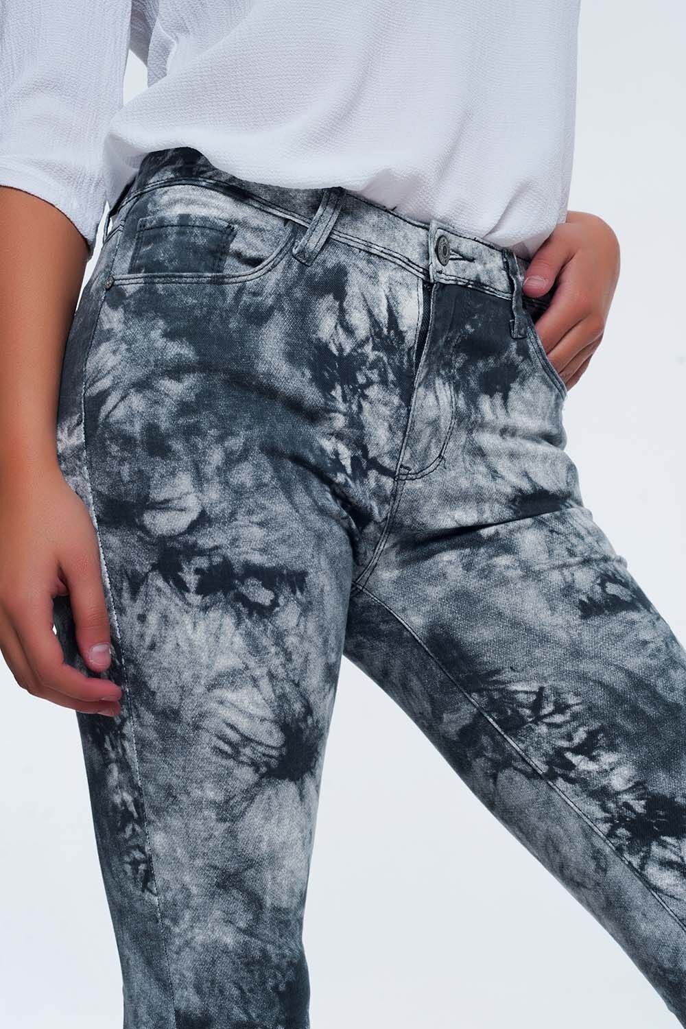 Grau getönte schmale Hose