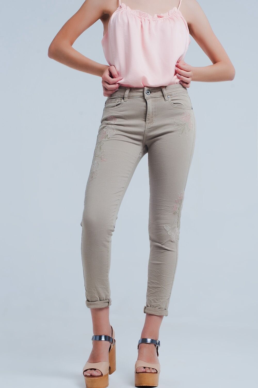 Beige Jeans mit Blumenstickerei
