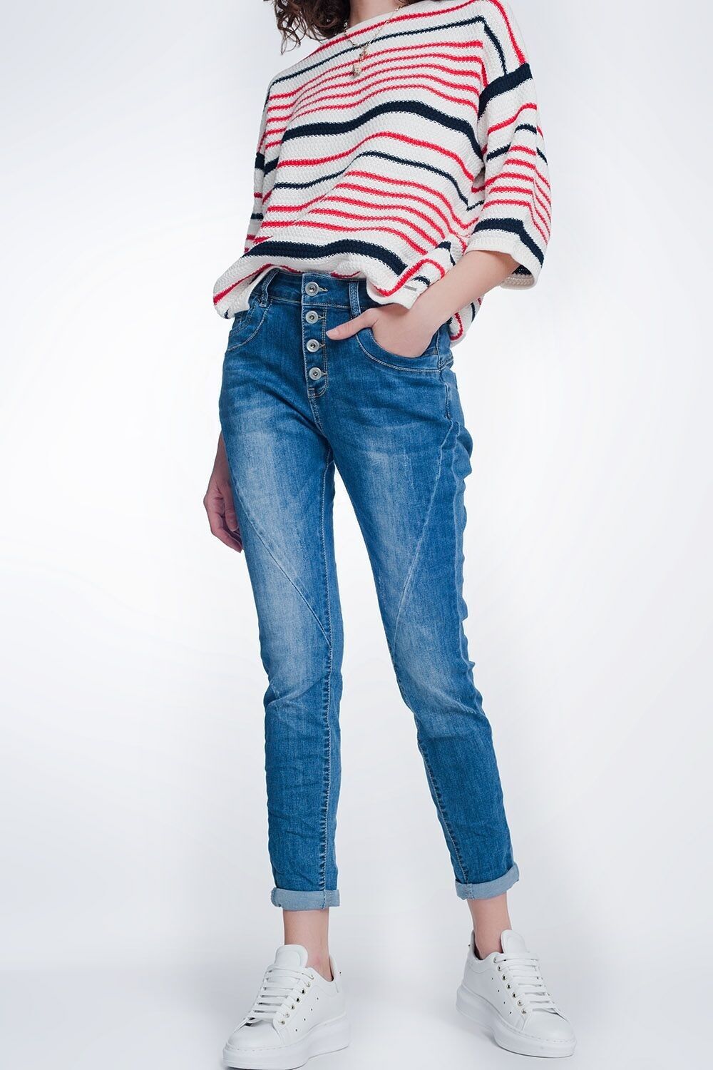 Jeans taglio boyfriend con bottoni lavaggio blu medio
