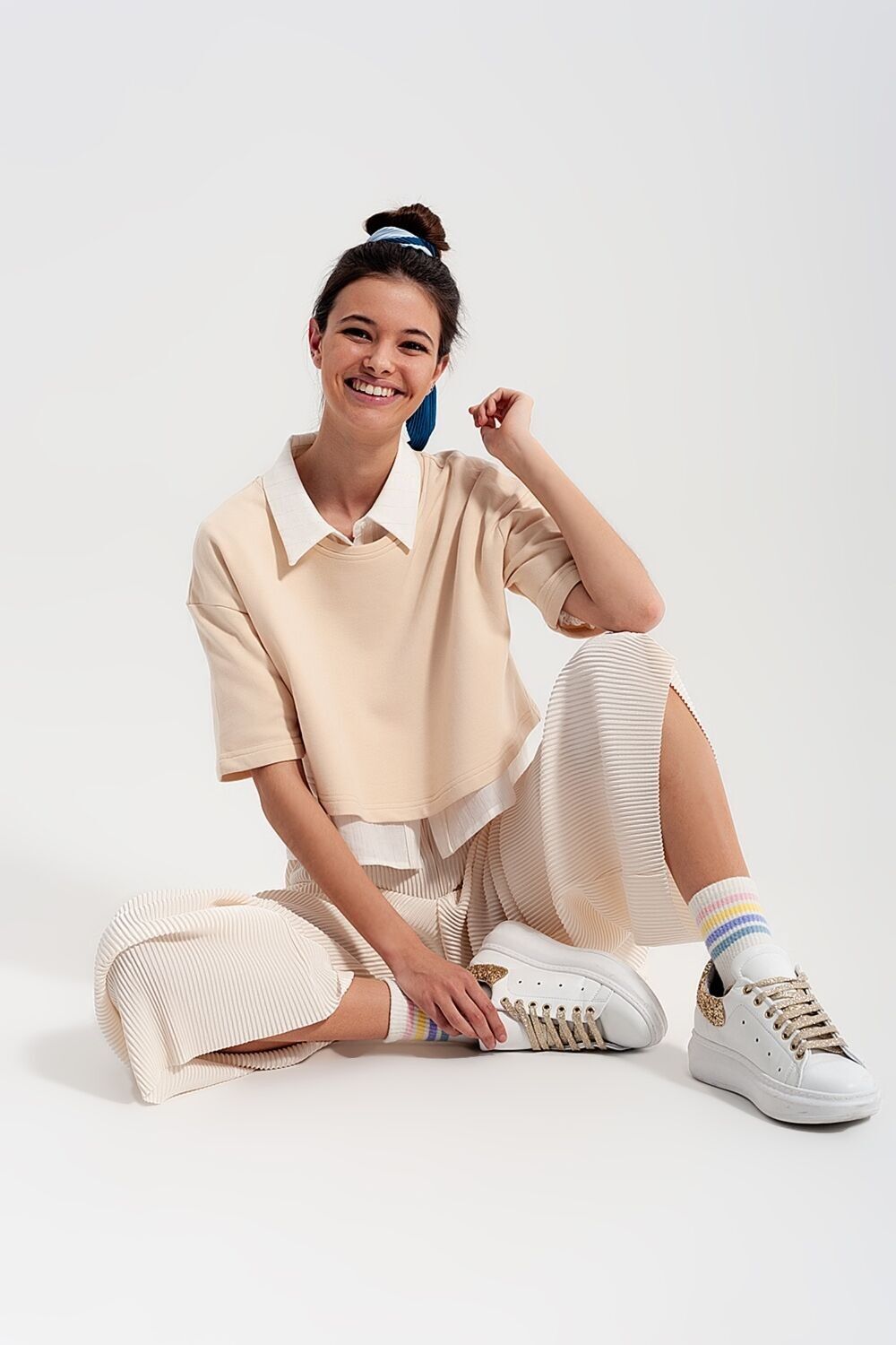 Entspannte Hose mit weitem Bein in Plissee-Creme