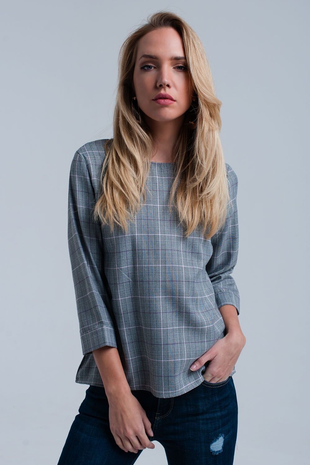 Lilafarbenes Oberteil mit Schottenmuster und Bändern