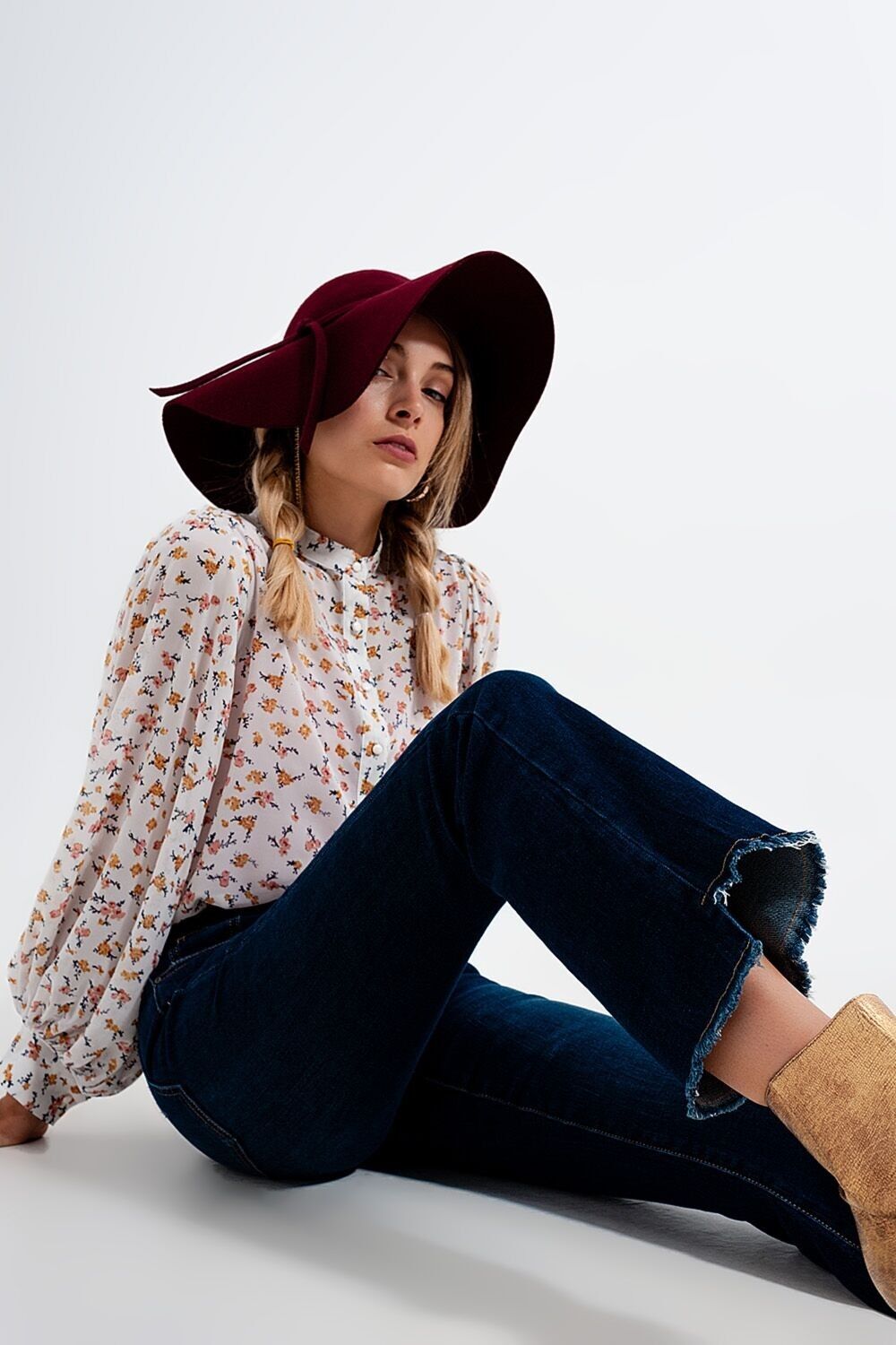 Schlagjeans in dunklem Denim