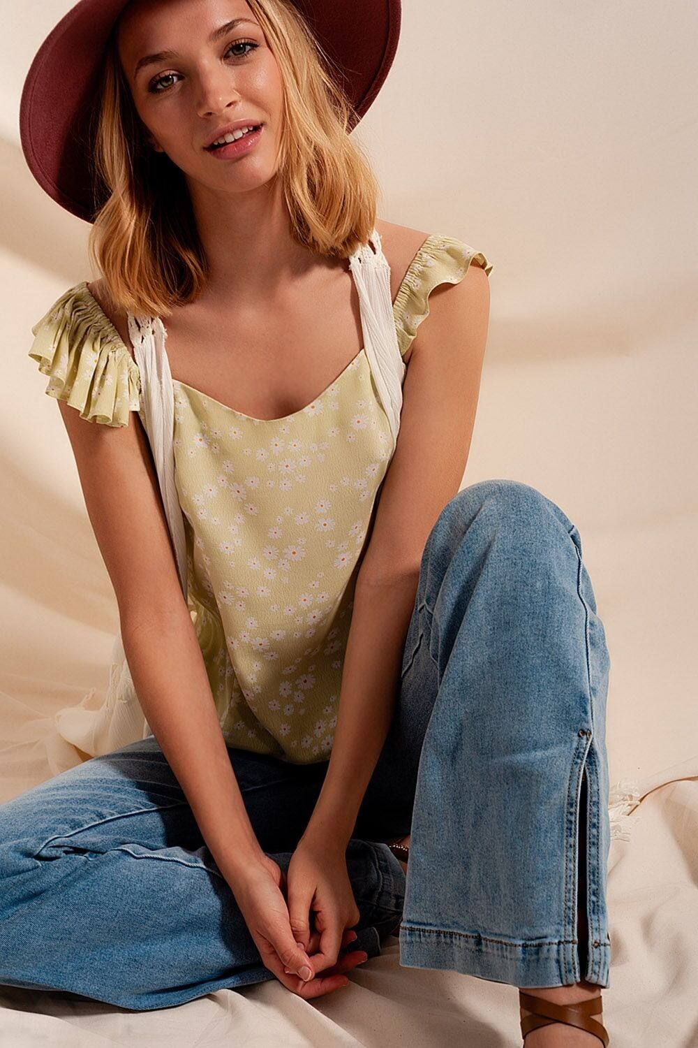 Cami-Oberteil mit Rüschenriemen und grünem Blumendruck