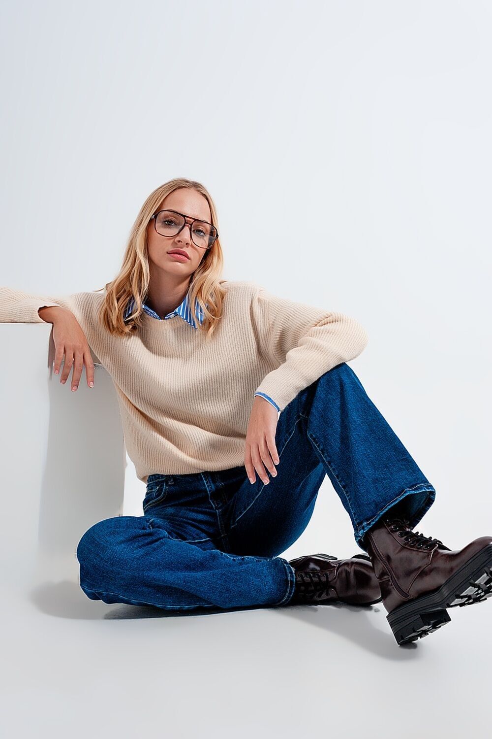 Beiger Pullover mit Rundhalsausschnitt