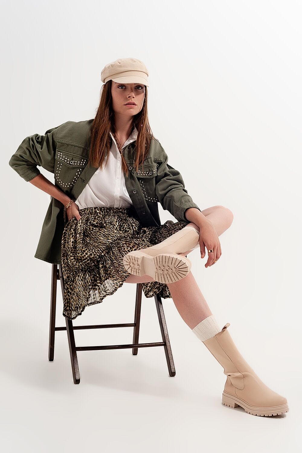 Grüner Chiffon-Minirock mit elastischem Bund und glänzendem Stoff