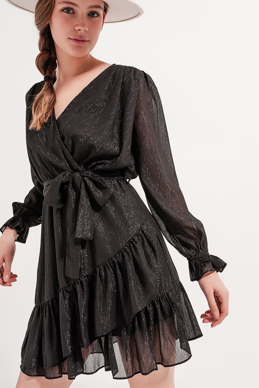 Minivestido con dobladillo flippy en negro