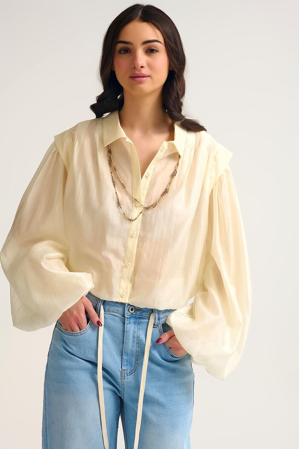 Tencel-Seidenbluse in Creme mit Ballonärmeln und Nacar-Knöpfen