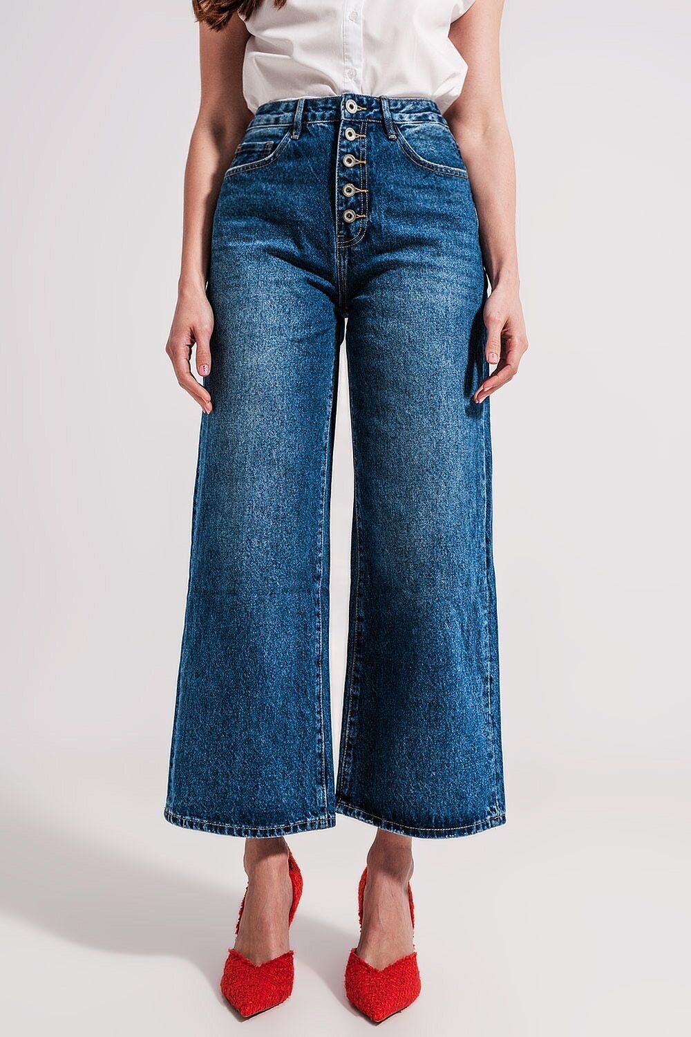 Weite Jeans mit sichtbaren Knöpfen