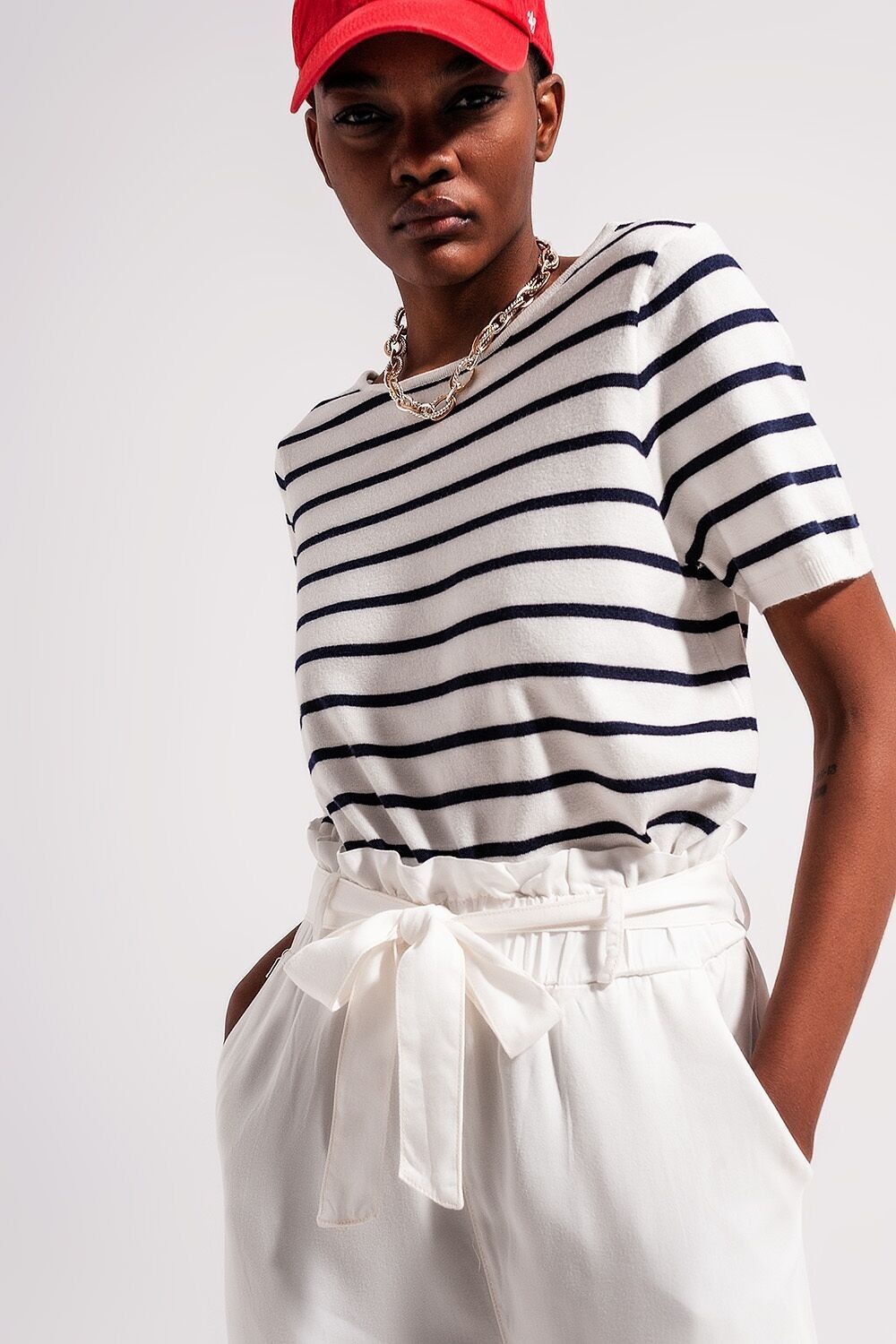 Gestreifter Pullover mit Rückenausschnitt und Schnürung in Marineblau