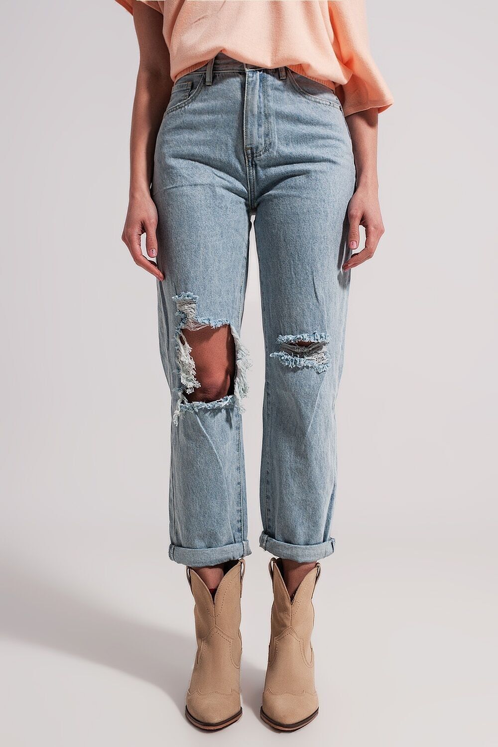 Hoch sitzende Mom-Jeans in heller Waschung mit Rissen