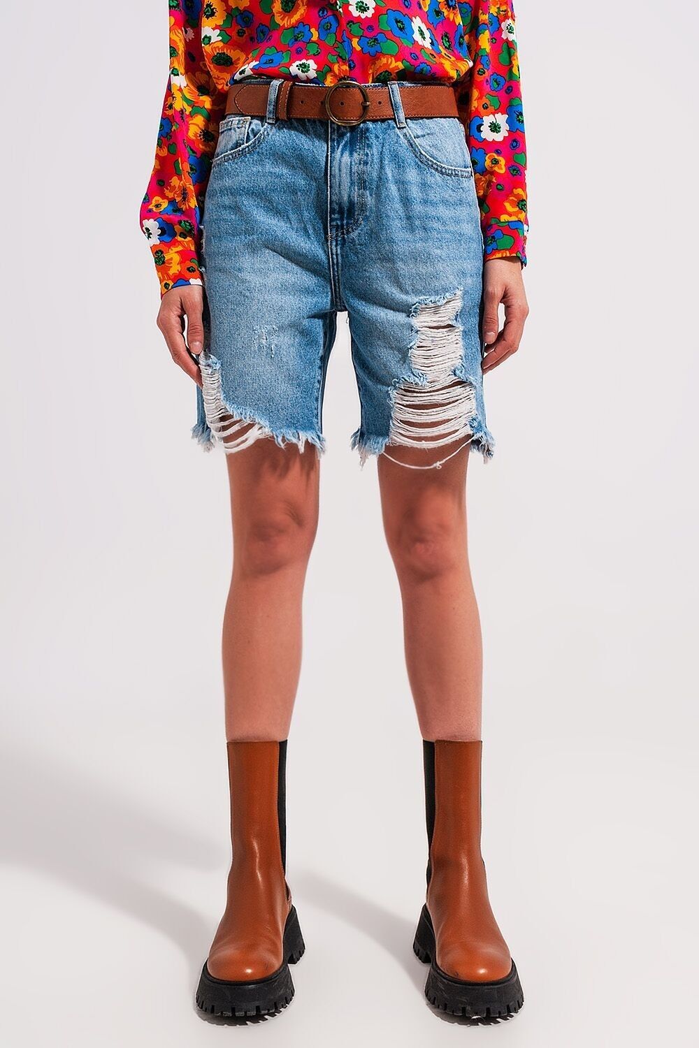 Denim-Shorts mit Distressing in Hellblau