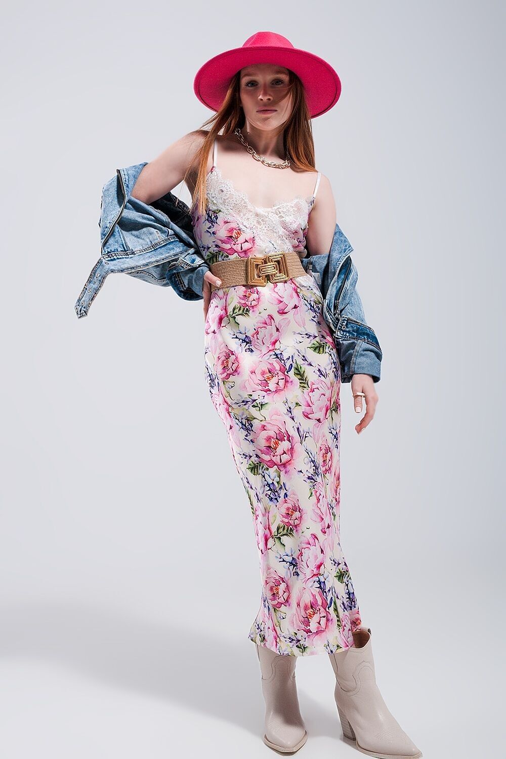 Satin-Midikleid mit V-Rücken und rosa Rosendruck