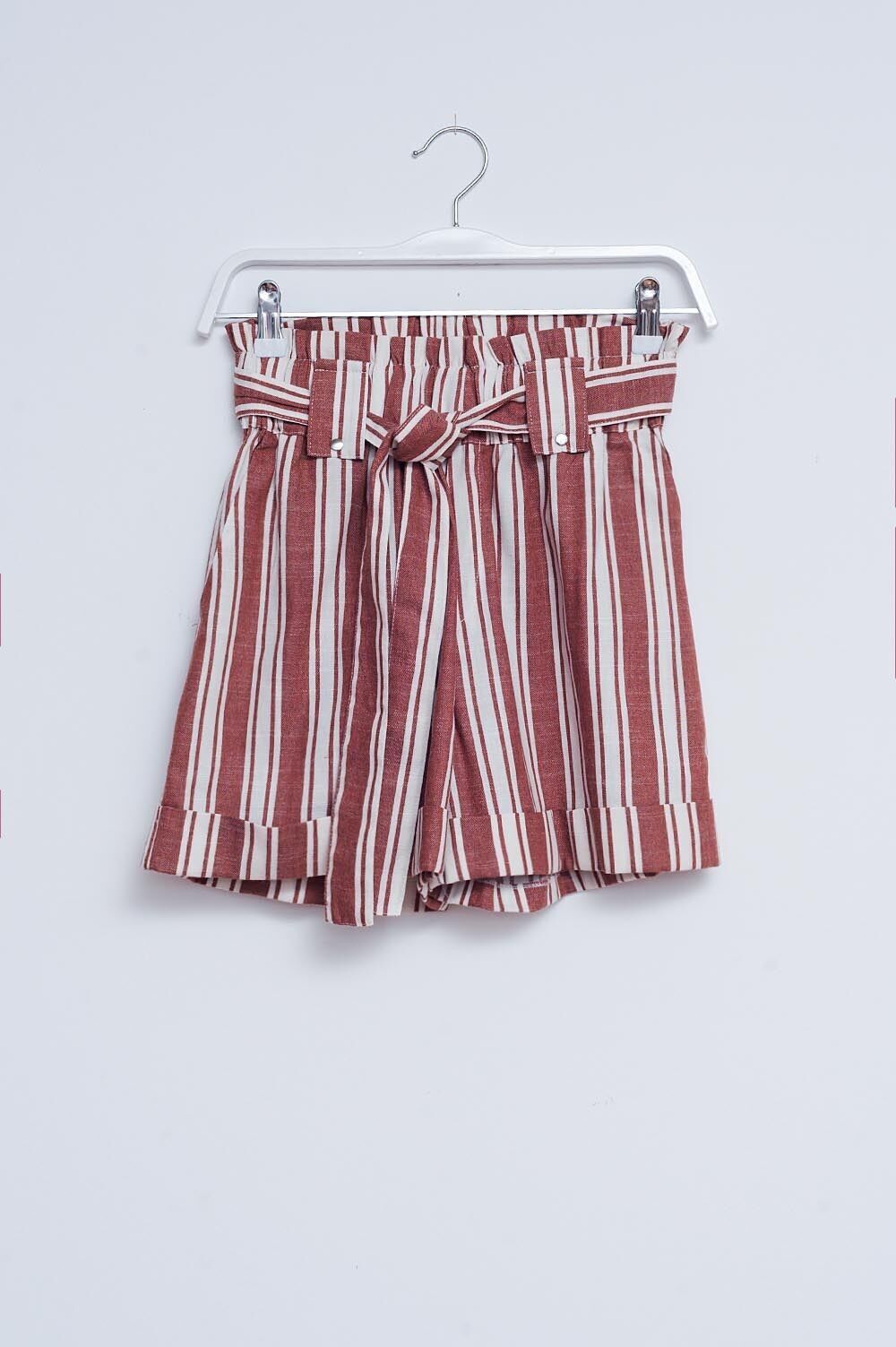 Shorts mit Paperbag-Taille in Orange