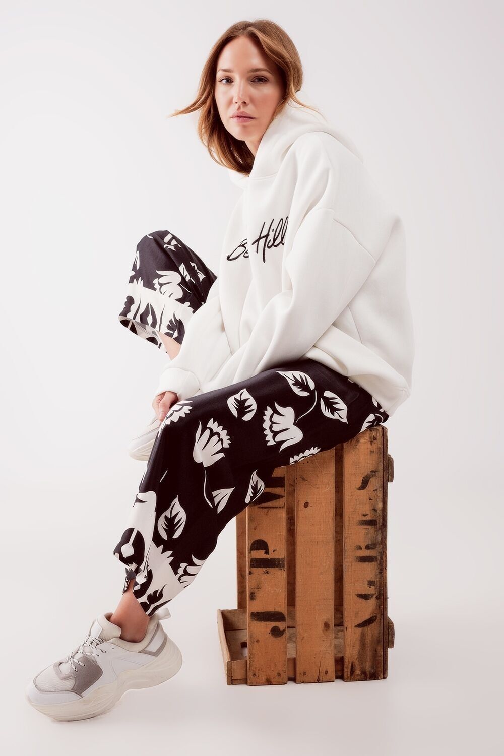 Elastische Hose mit super weitem Bein in Schwarz