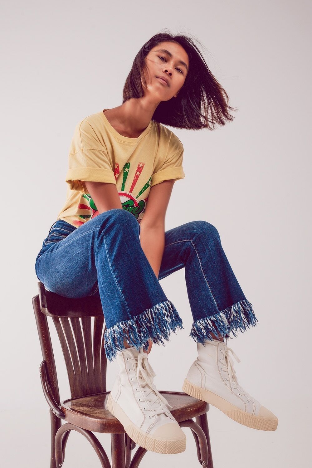 Flare-Jeans mit geradem Bein und offenem Saum in tiefem Blau