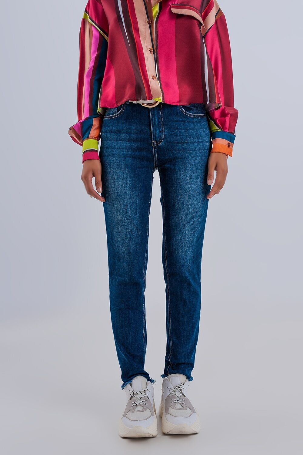 Röhrenjeans mit hoher Taille und ungesäumtem Saum in Dunkelblau