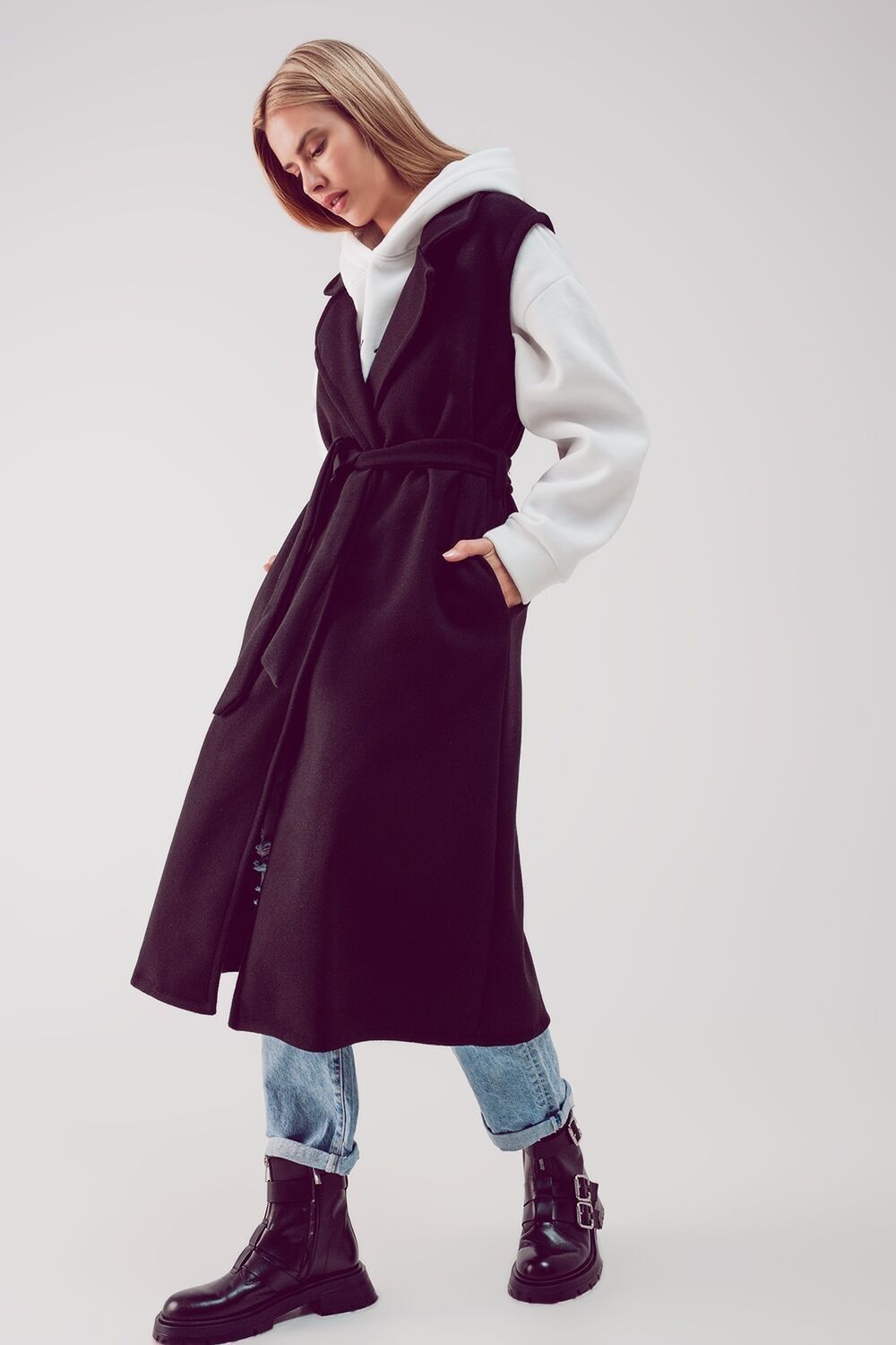 Ultralange Gürtelweste in Schwarz