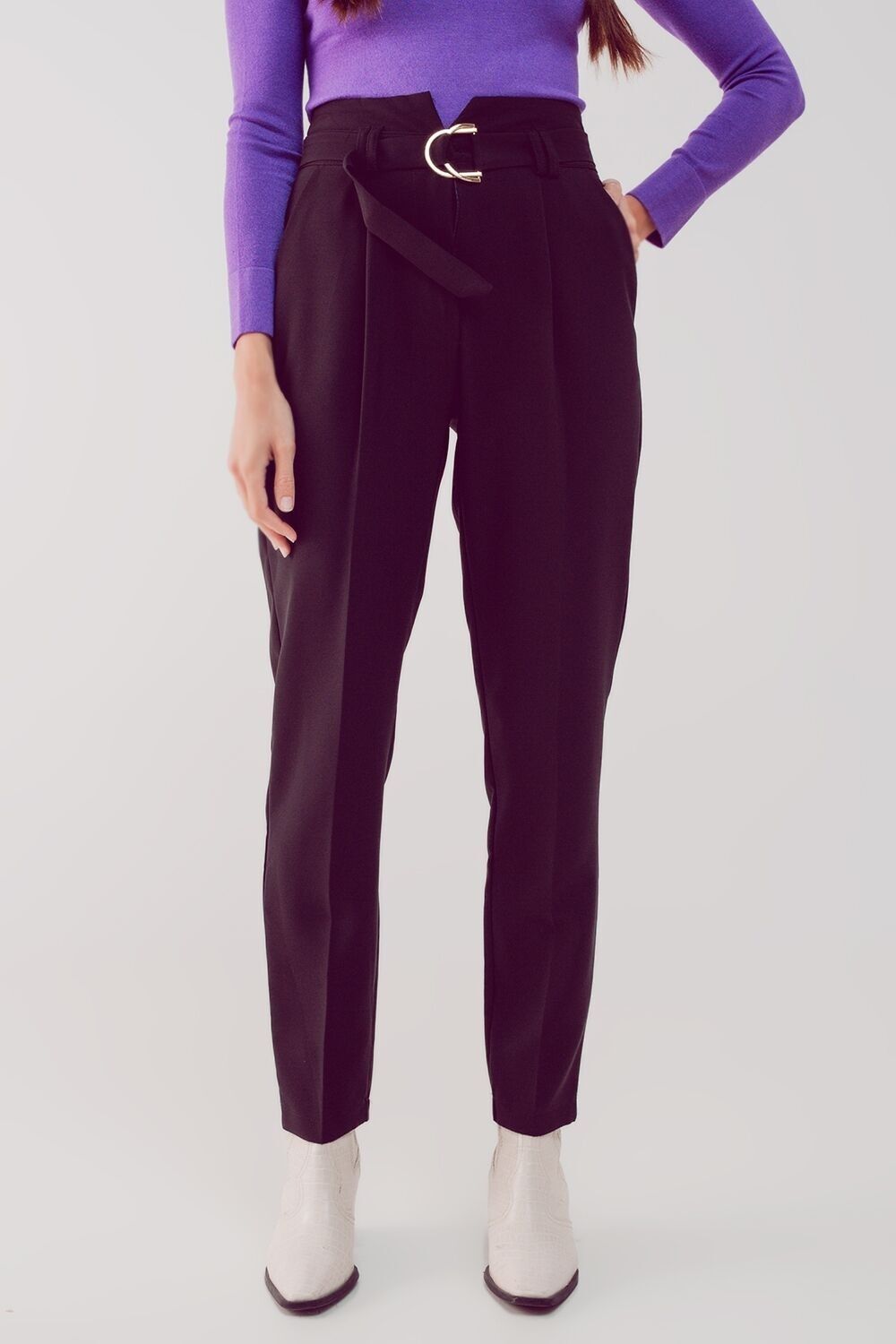 Zigarettenhose mit Paperbag-Taille in Schwarz