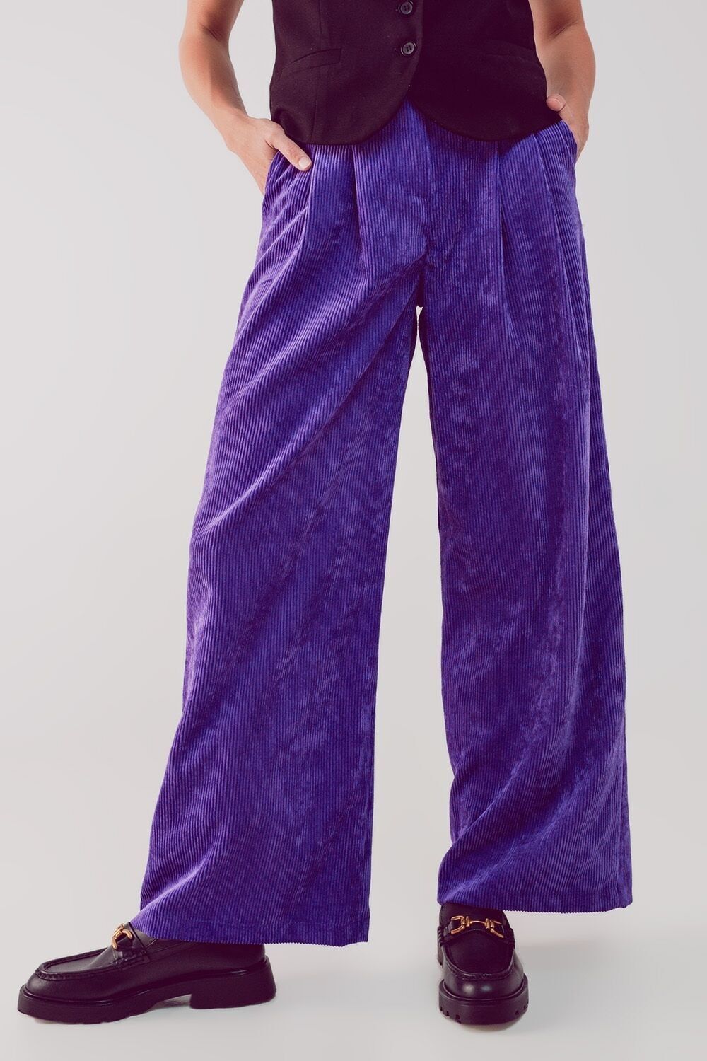 Hoch sitzende Hose mit geradem Bein aus violettem Cord