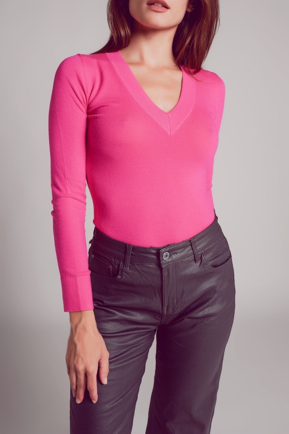 V neck fine knit jumper in fuchsia