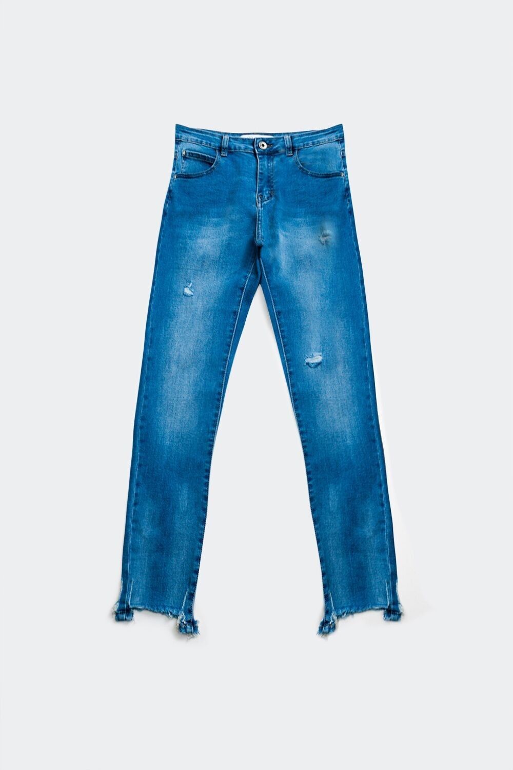 Röhrenjeans mit zerrissenem Saumdetail