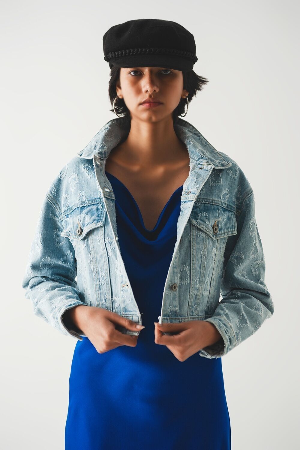 Übergroße Jeansjacke mit Herzverzierung in heller Waschung