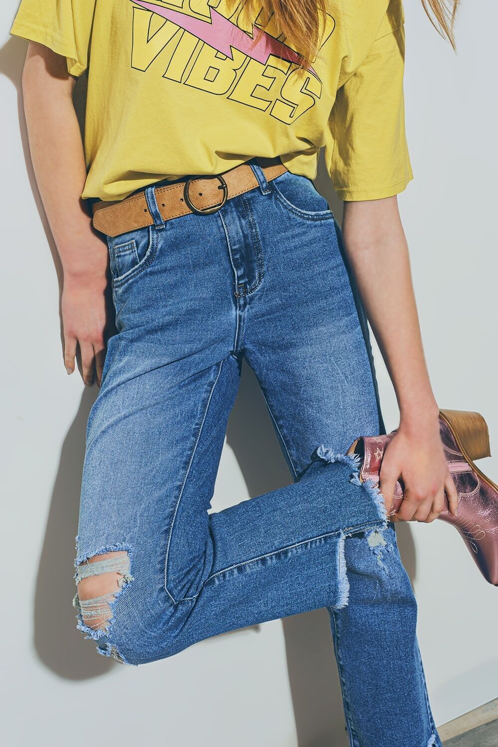 Gerade Distressed-Jeans in mittlerer Waschung