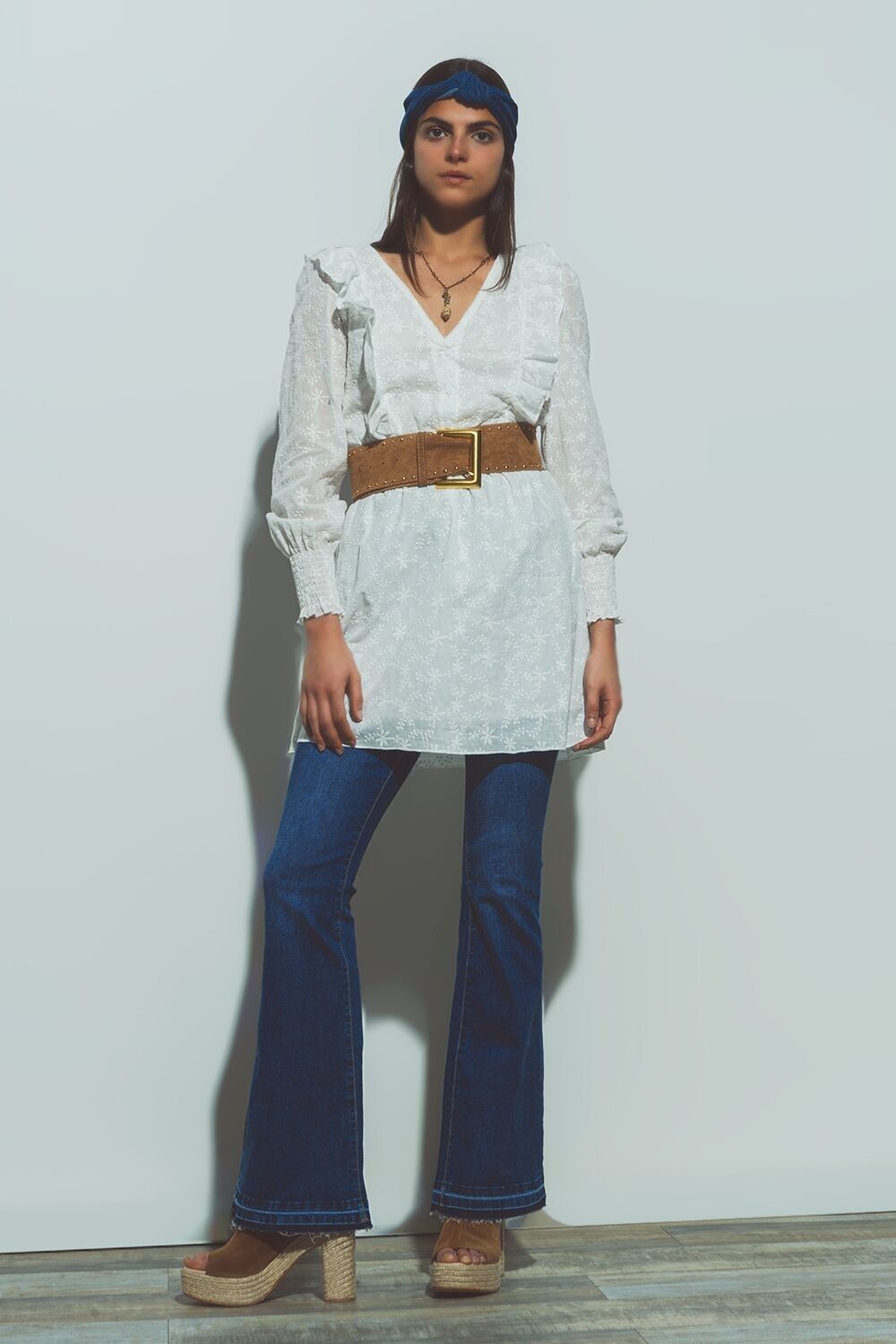 Geblümtes strukturiertes Minikleid in Weiß