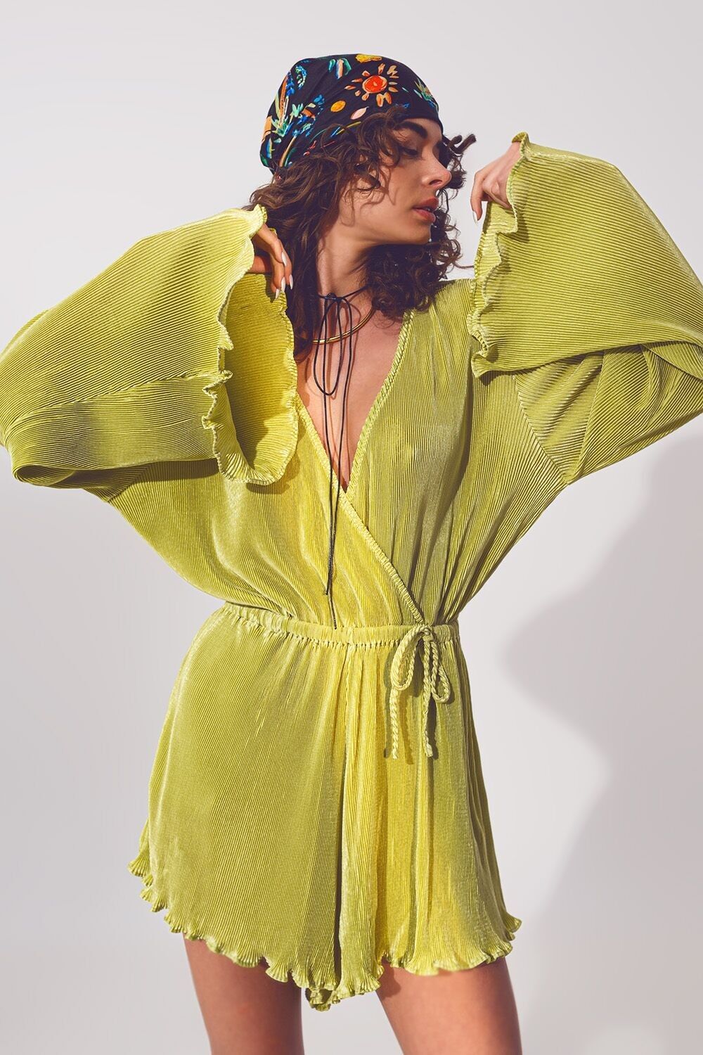 Satin Wrap Deatil Plissee Kurzer Jumpsuit in Grün