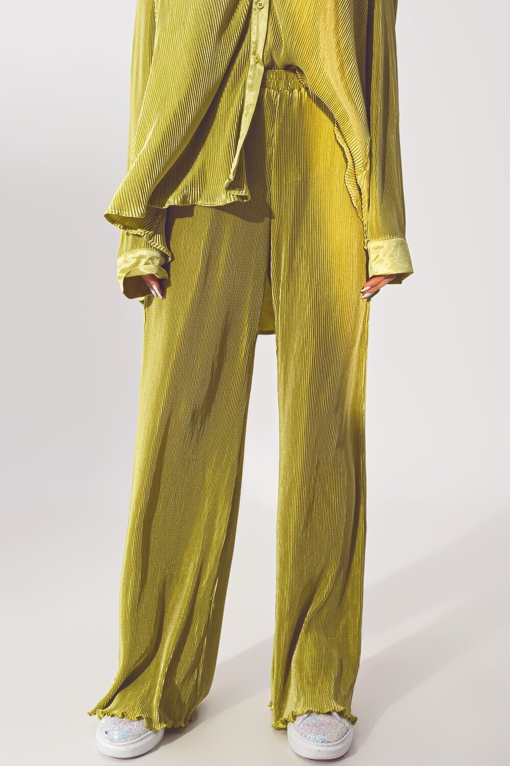 Satin-Plisseehose mit weitem Bein in Grün