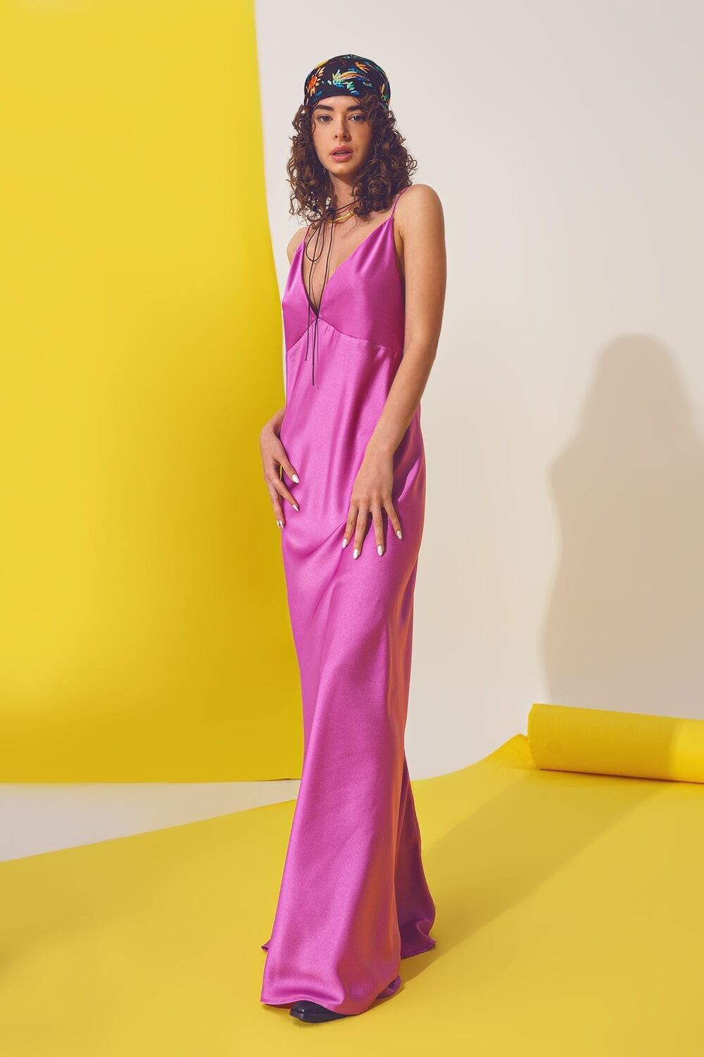 Maxikleid aus Satin mit Spaghettiträgern in Fuchsia