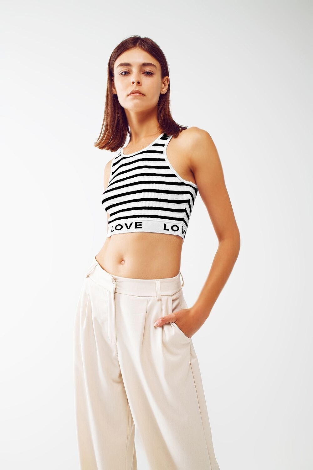 Gestreiftes, kurzes Top mit „Love“-Text in Weiß