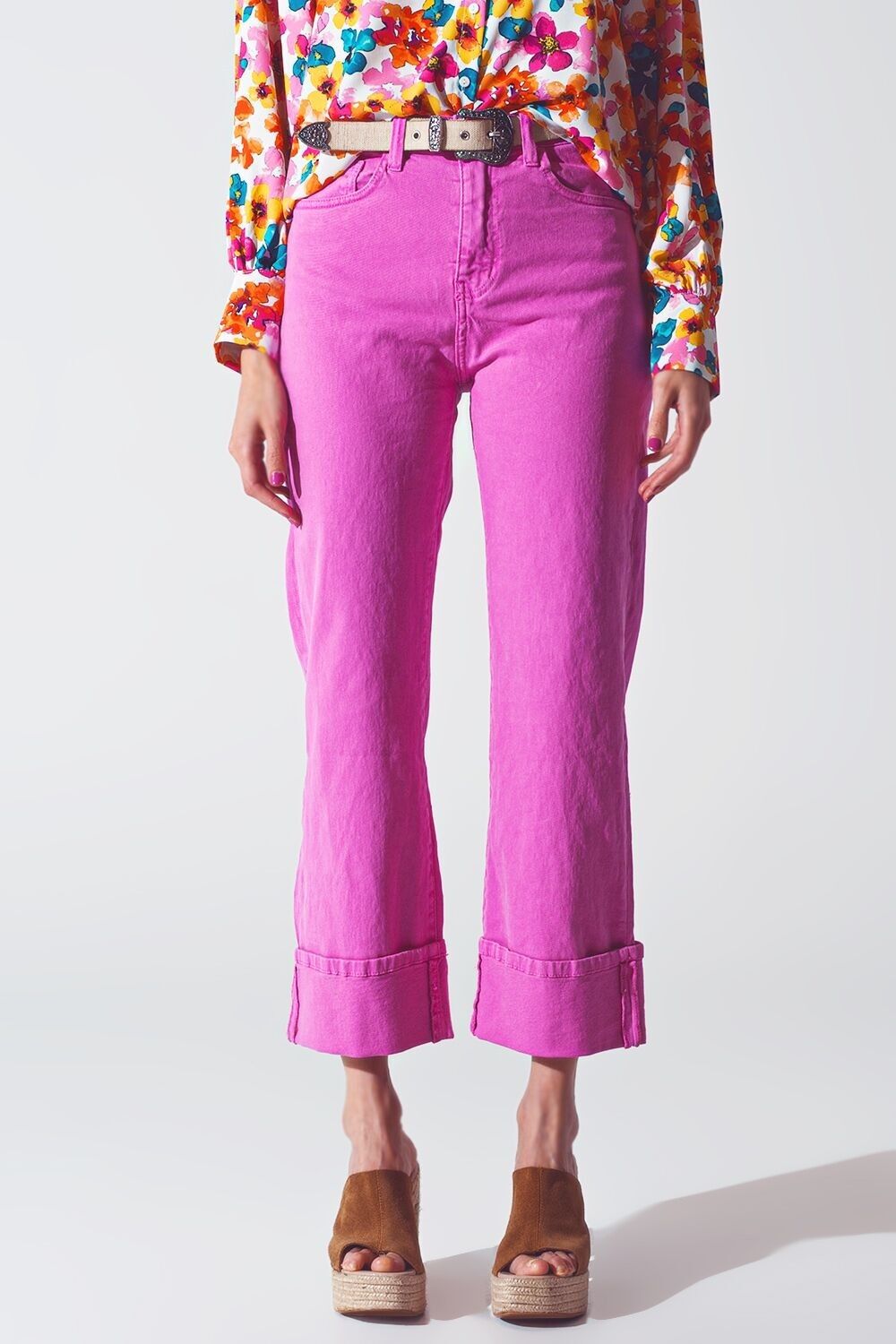Jeans mit geradem Bein und verkürztem Saum in Fuchsia