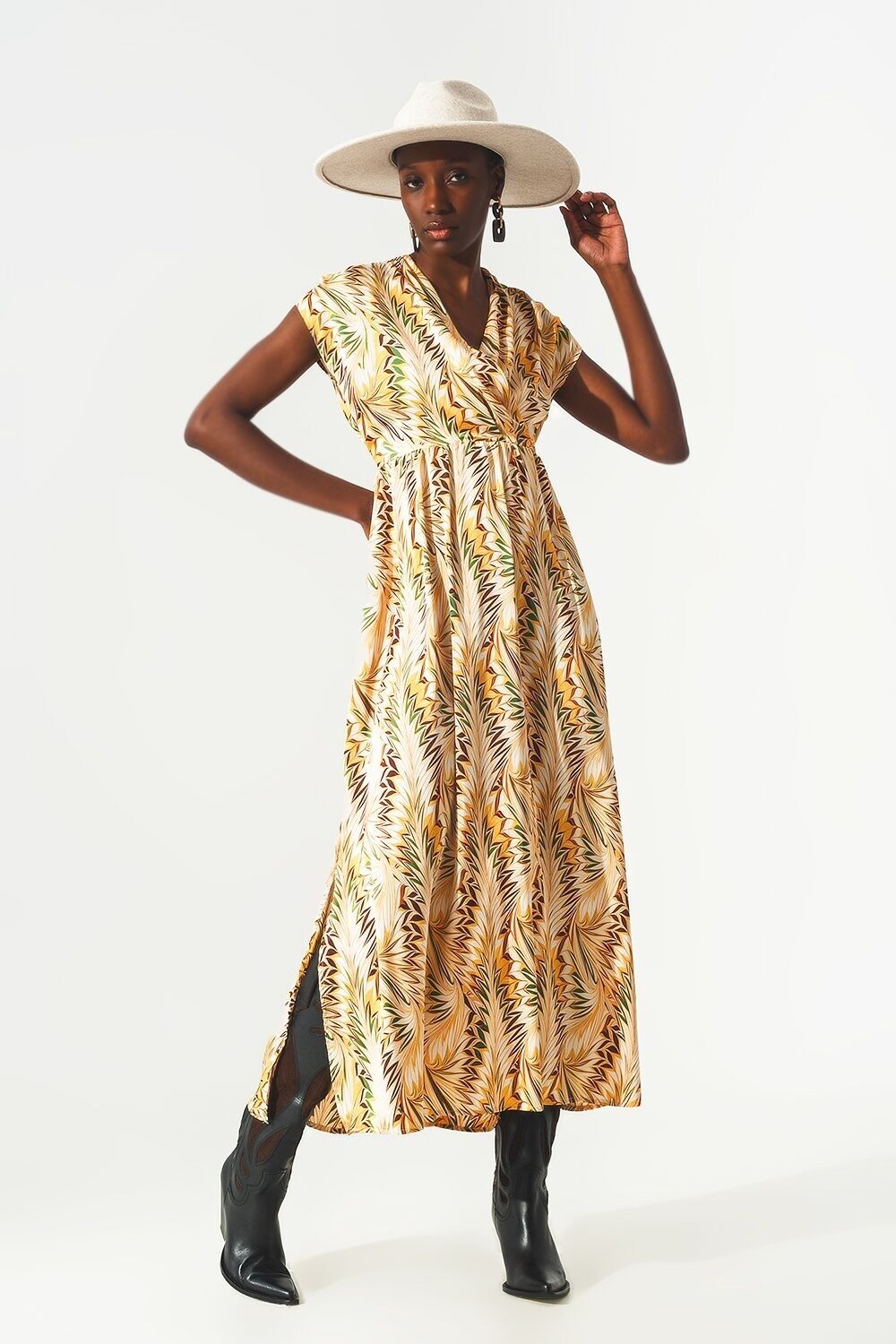 Wickelkleid mit kurzen Ärmeln und abstraktem Retro-Print