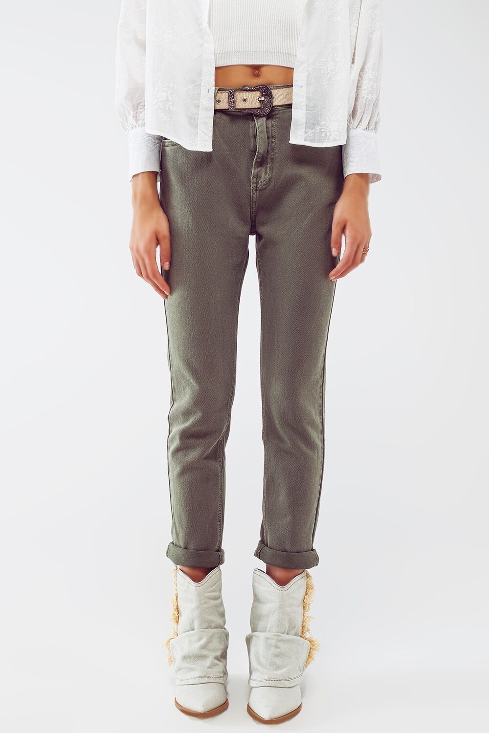 Basic-Röhrenjeans in Armeegrün