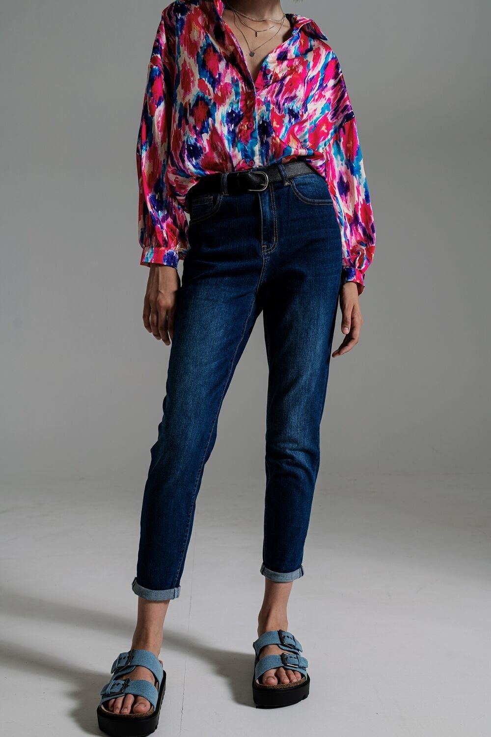 Basic-Jeans mit normalem Bein in mittlerer Waschung