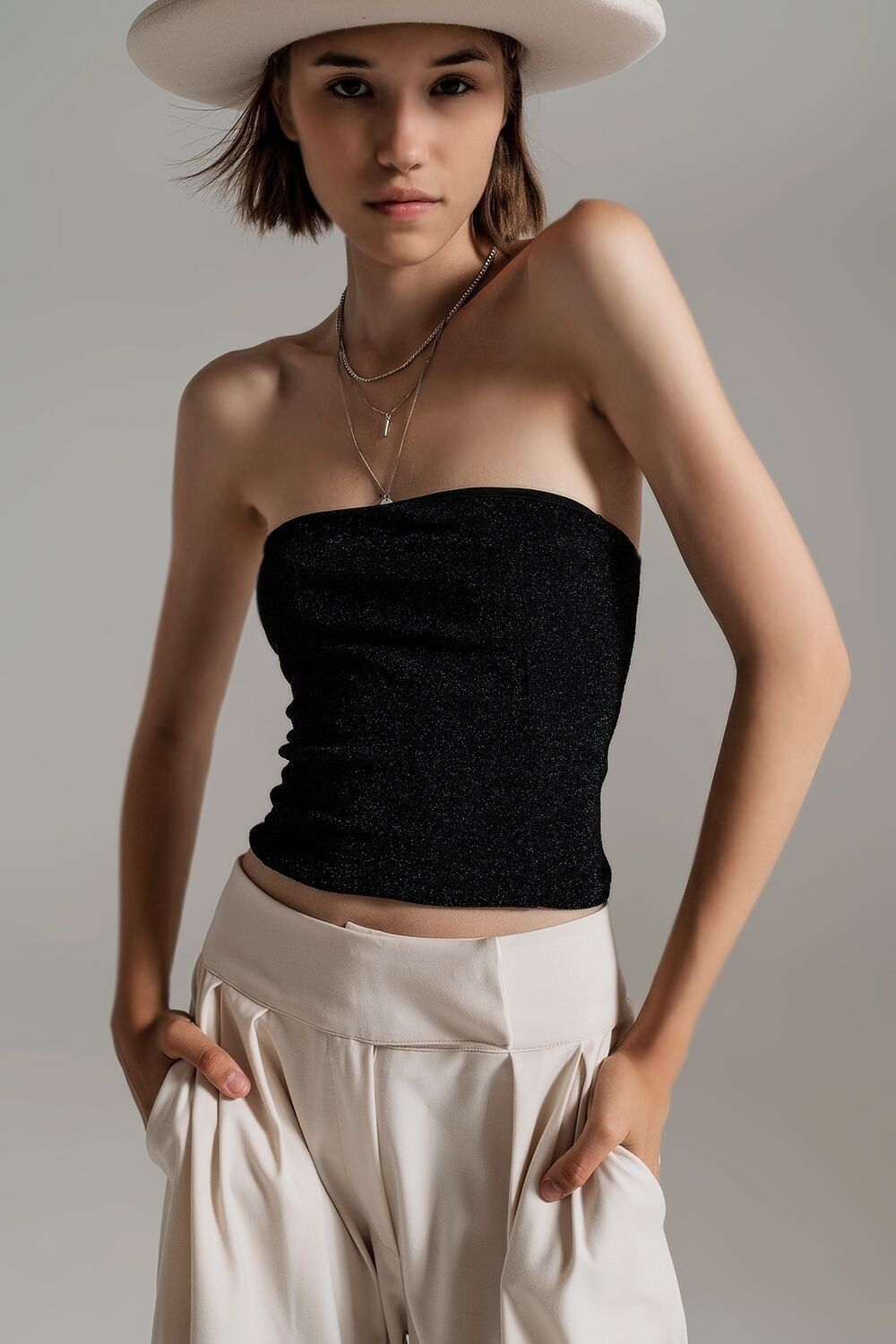 Trägerloses, glänzendes Tube-Top in Schwarz