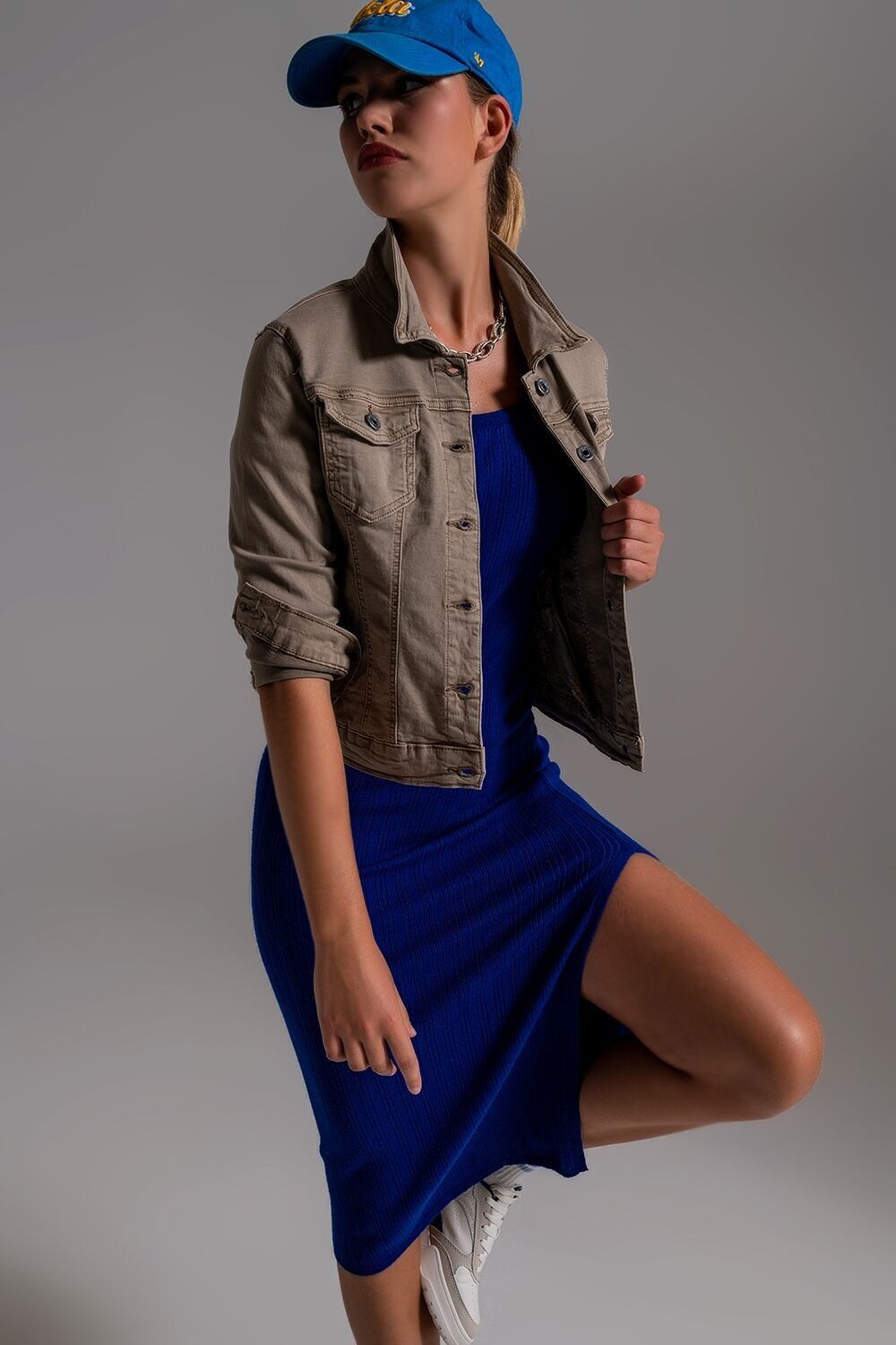 Basic-Jeansjacke mit Taschen in Beige